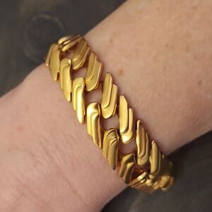 Vintage Monet Chevron Link Matte Gold Bracelet